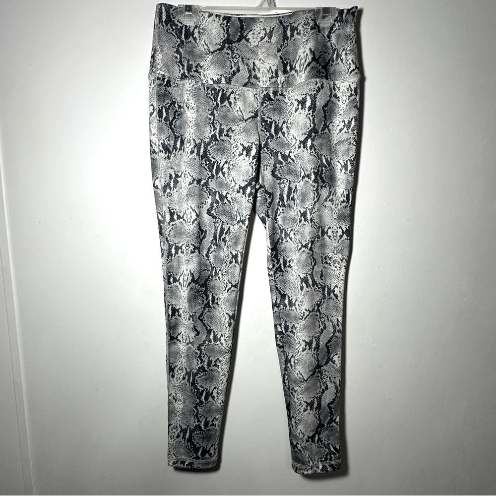 Chico’s Zenergy Snakeskin Print Leggings Animal Print Yoga Chic Athleisure